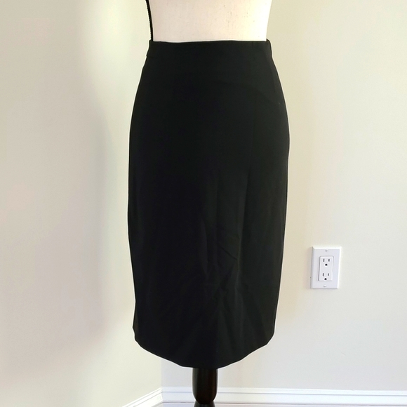 MM LaFleur NWT Black Pencil Skirt with 2 slits  in the Back Size 0 - Picture 1 of 4